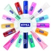 Бальзам для губ "Фруктовое Сияние Клубника" - Nivea Lip Care